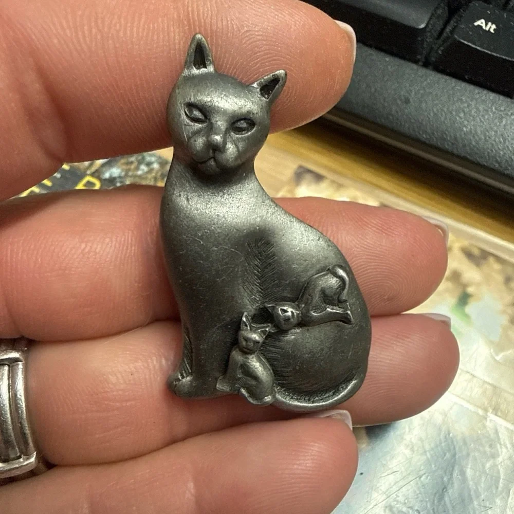 Cat Family Pet Brooch & earrings in Metallic Gray
